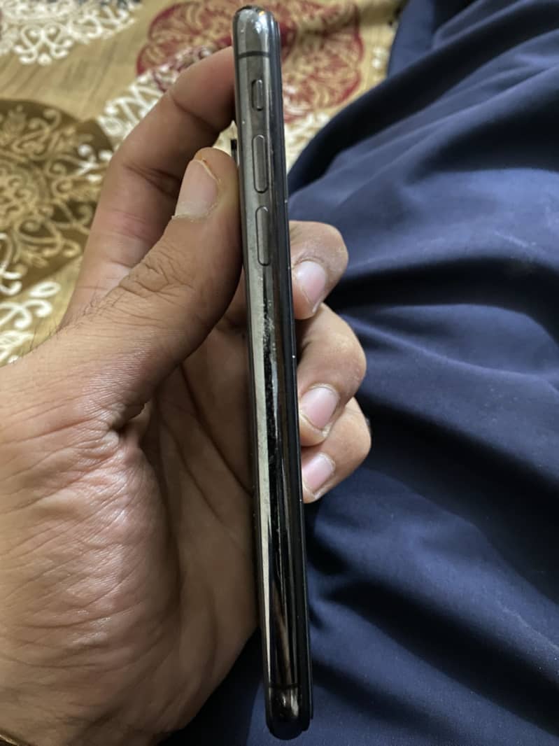 Apple iPhone X 3
