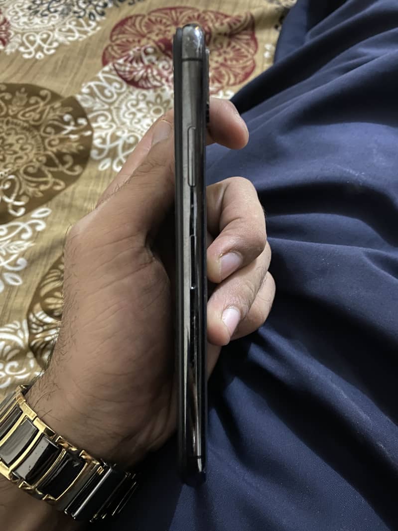 Apple iPhone X 5