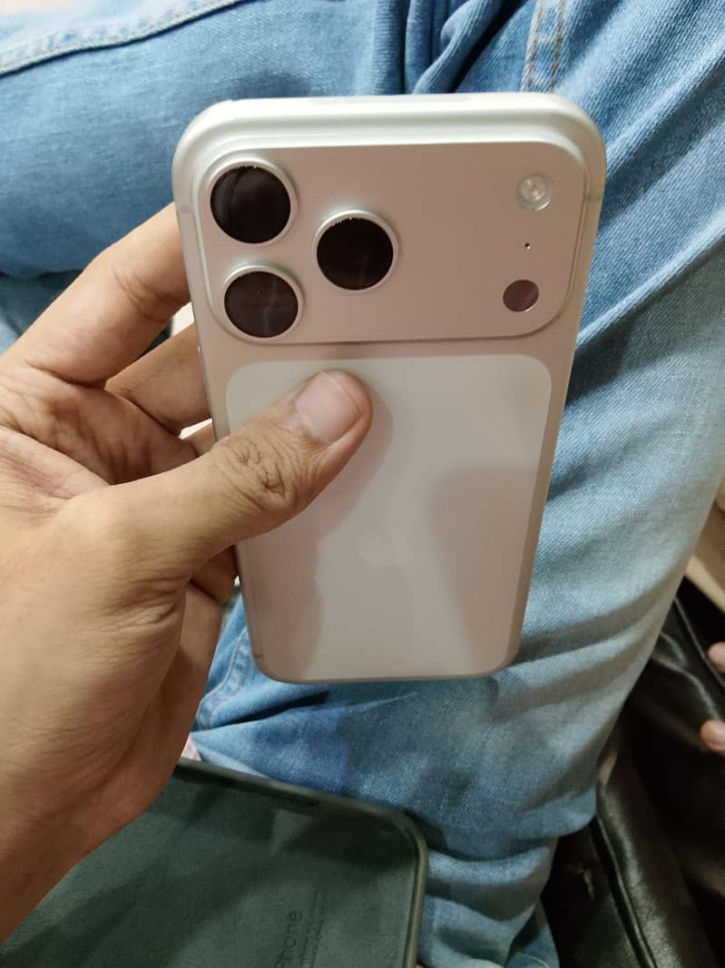 Apple iPhone 17 Pro Max 0