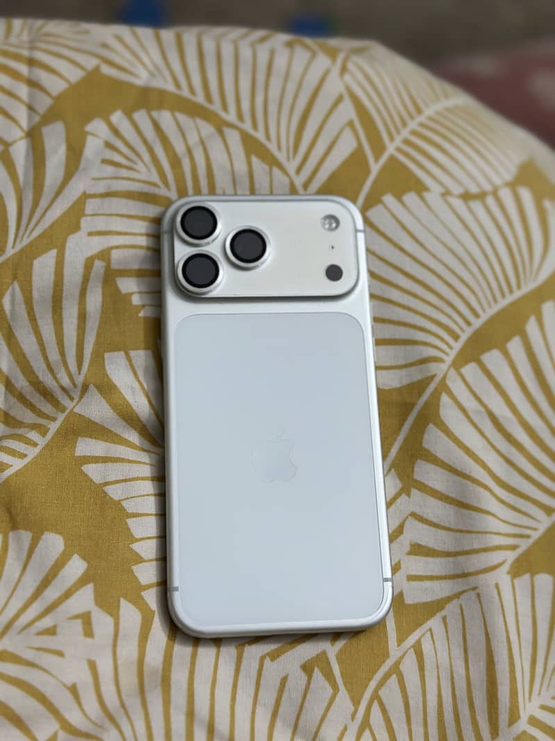 Apple iPhone 17 Pro Max 3