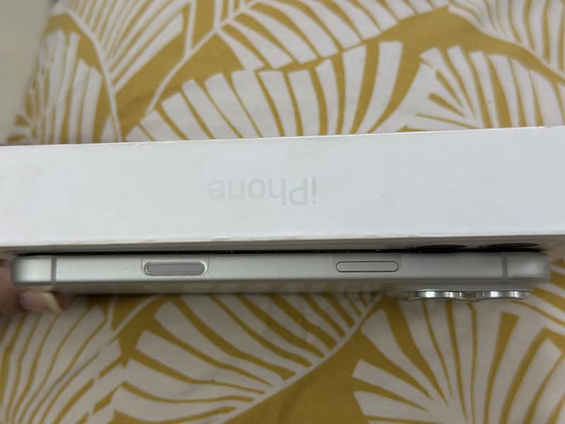 Apple iPhone 17 Pro Max 4