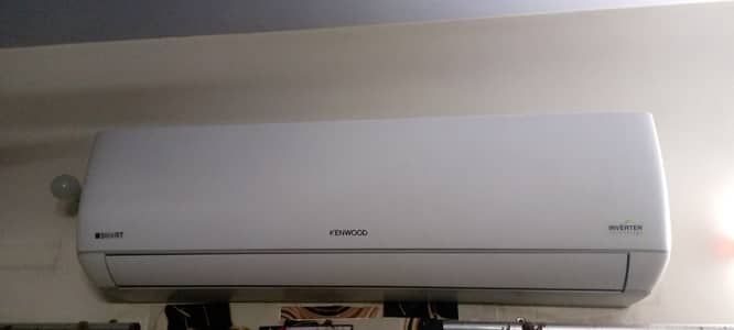 Selling urgently 2ton Kenwood inverter Ac ,fresh condition