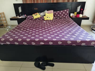 king size bed in good condition