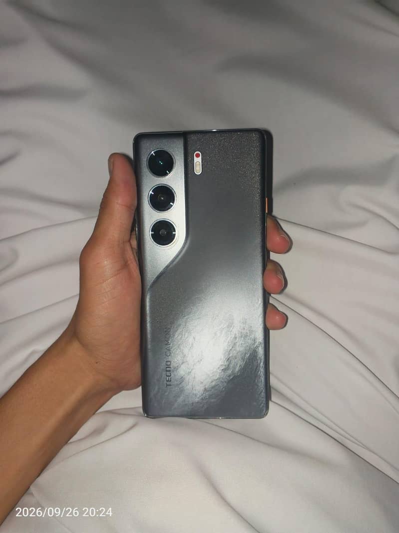 Tecno CAMON 40 Pro 0