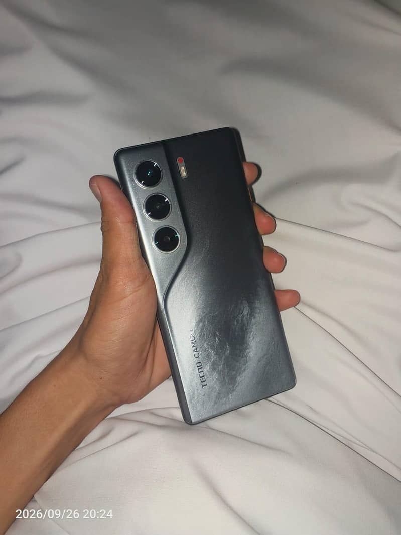Tecno CAMON 40 Pro 1