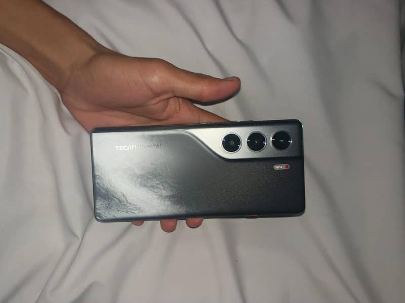 Tecno CAMON 40 Pro 4