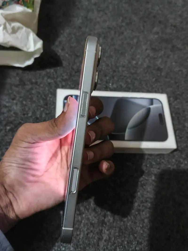 Apple iPhone 16 Pro Max 3