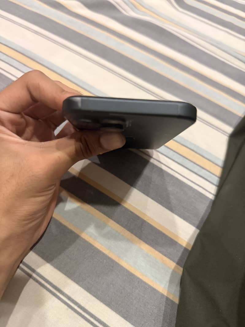 Apple iPhone 16 Pro 6