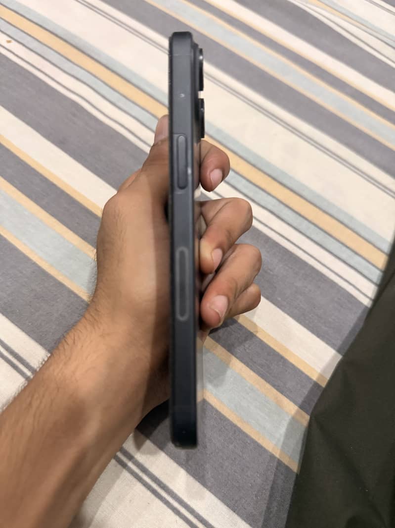 Apple iPhone 16 Pro 7