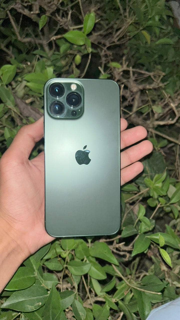 Apple iPhone 13 Pro Max 4