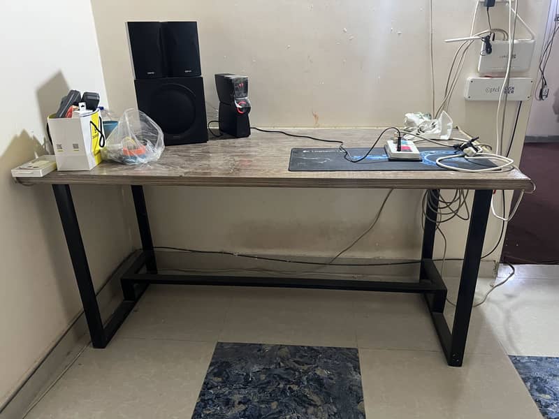 Computer Table Good Condition 2 persons 0