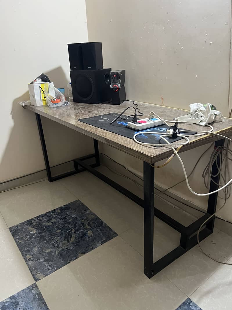 Computer Table Good Condition 2 persons 1