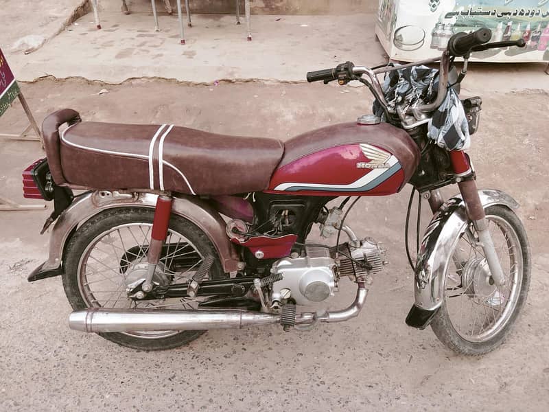 motorcycle CD 70 0