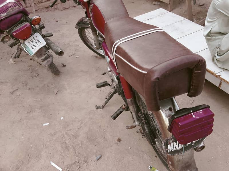 motorcycle CD 70 1