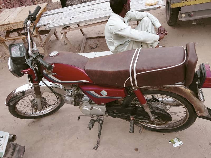 motorcycle CD 70 2