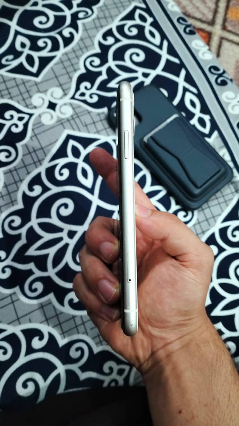 Apple iPhone 11 3