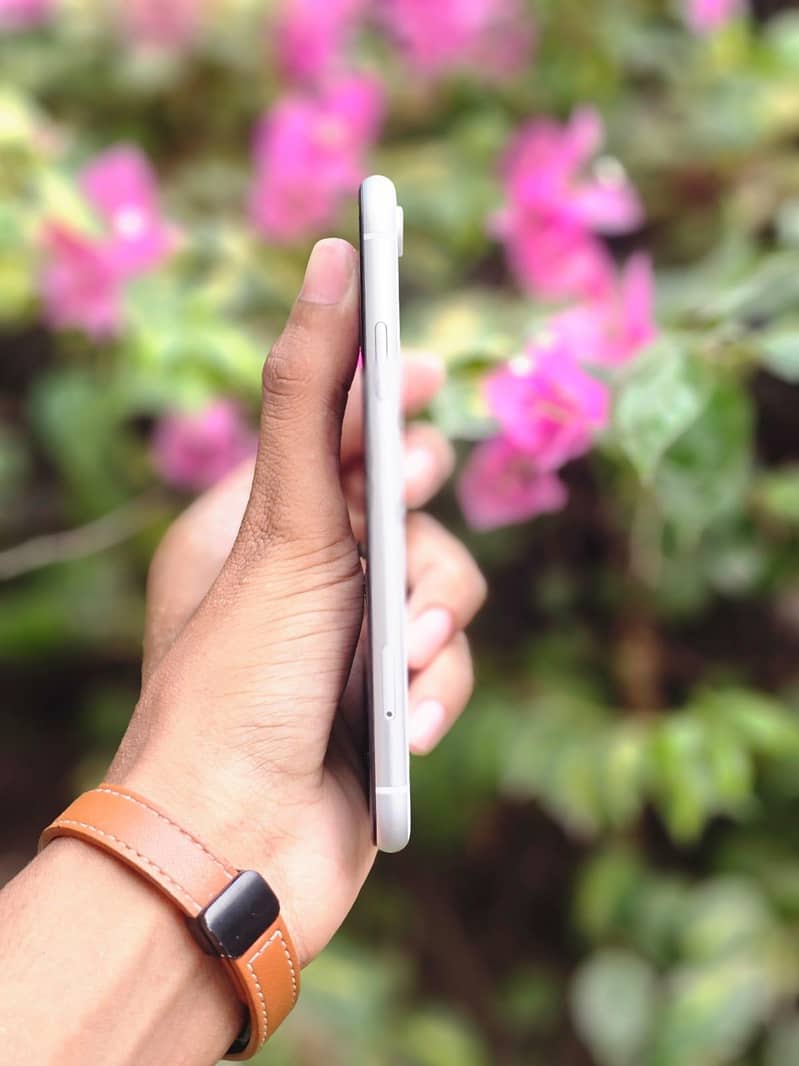 Apple iPhone XR 4