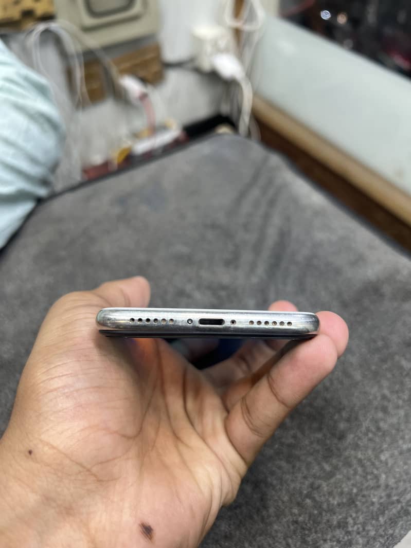 Apple iPhone X 6