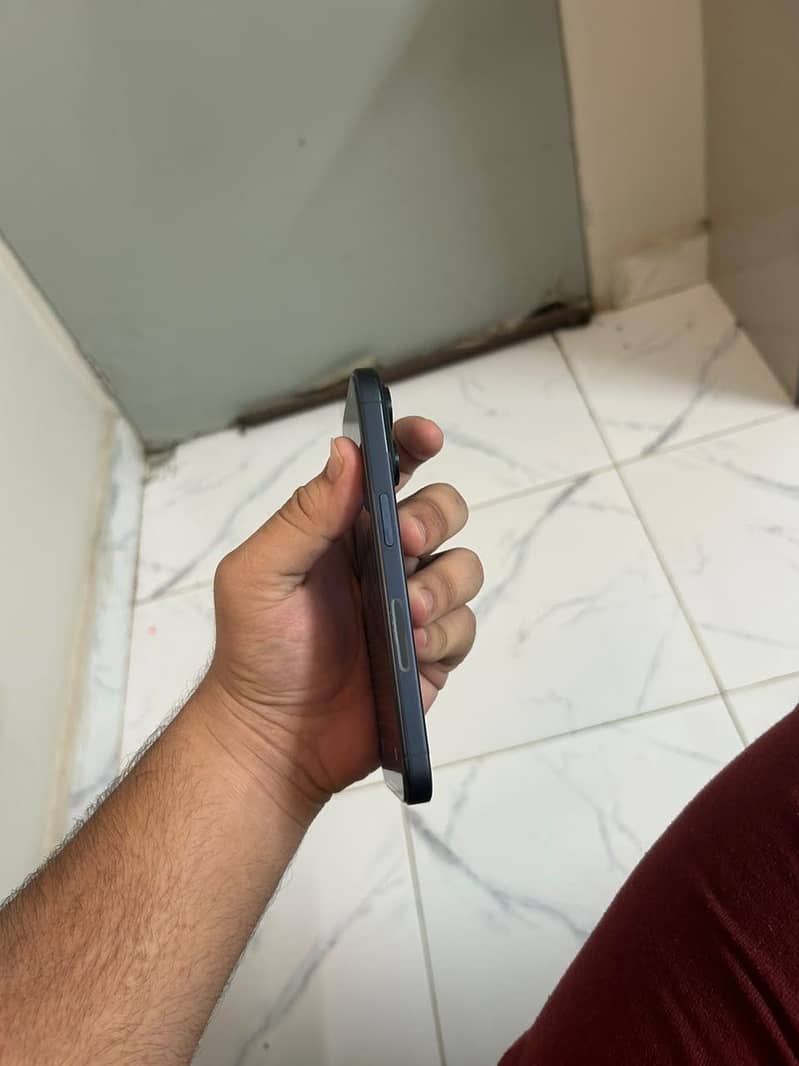 Apple iPhone 15 Pro 2