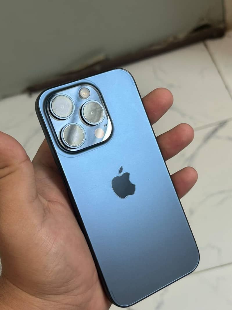 Apple iPhone 15 Pro 4