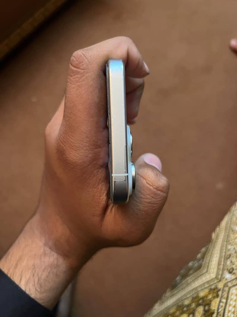 Apple iPhone 15 Pro Max 7