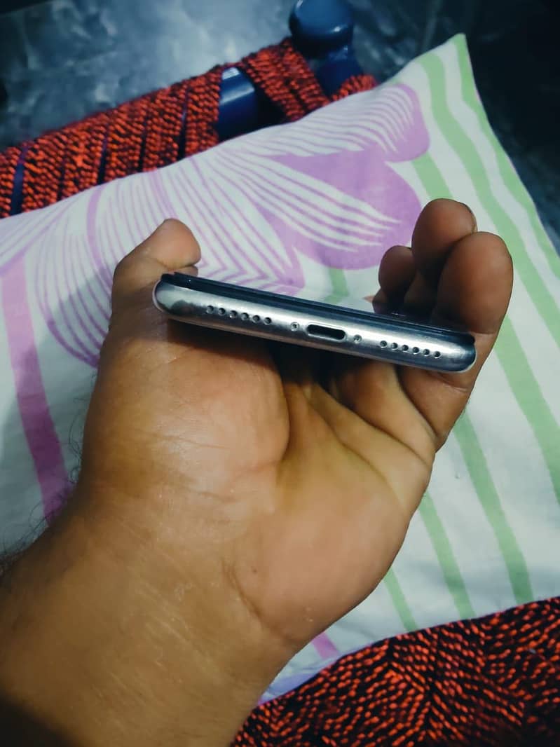 Apple iPhone X 5