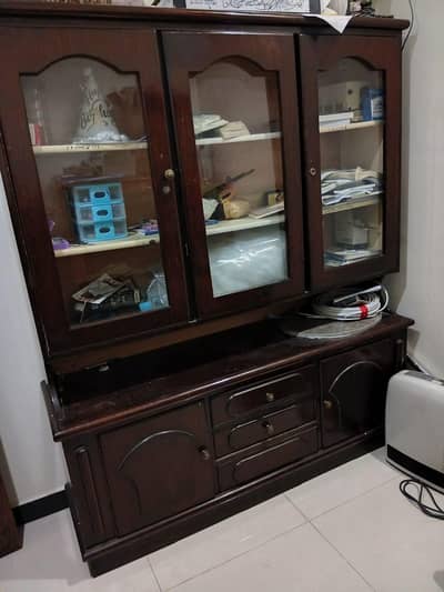 2 piece Show case in good condition. .