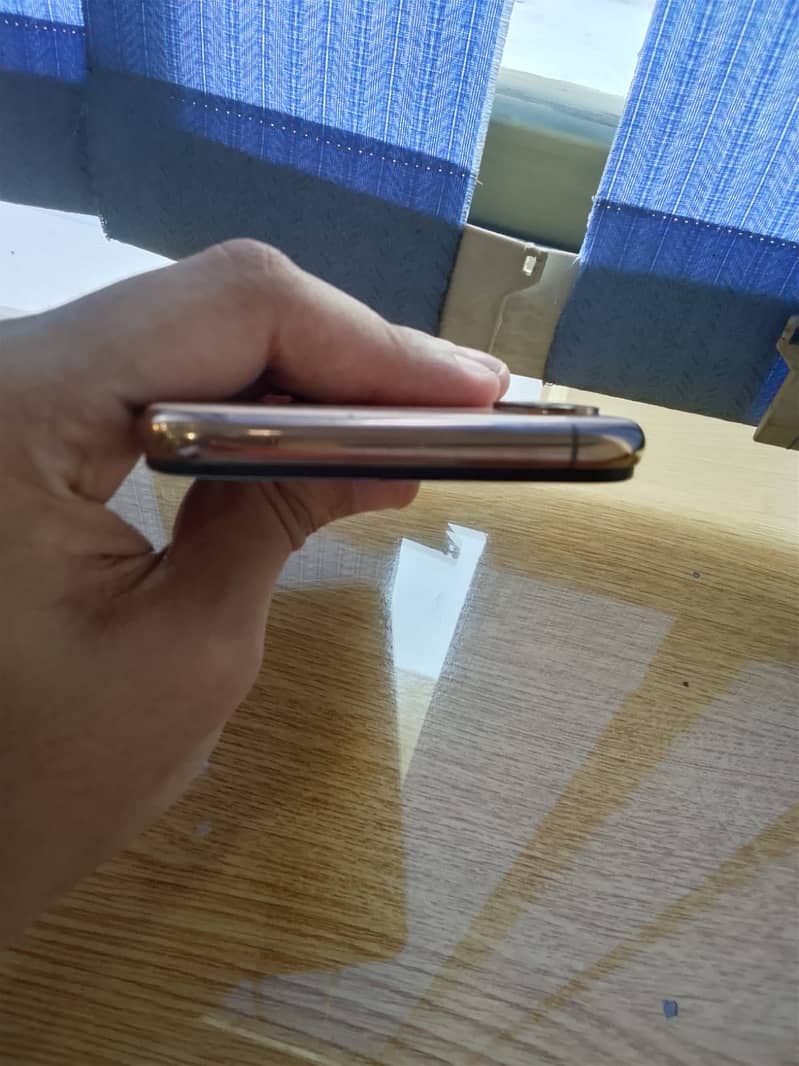 Apple iPhone XS 3