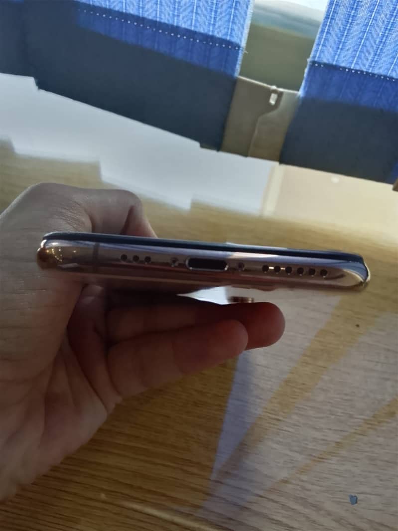 Apple iPhone XS 5