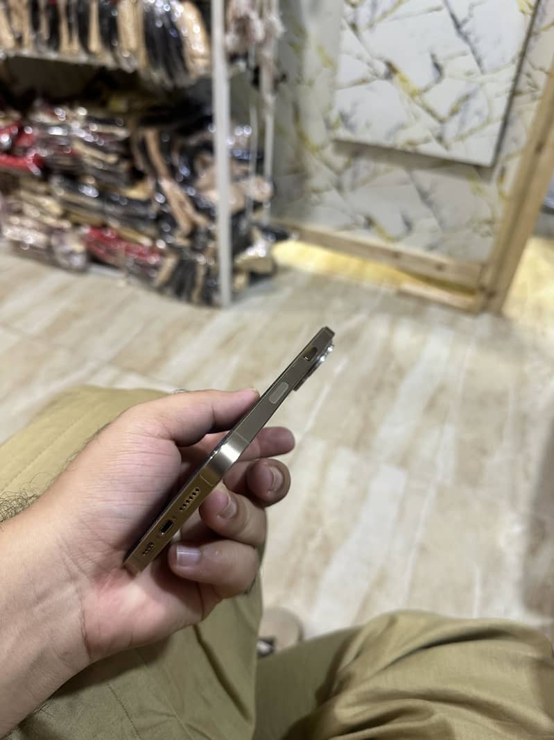 Apple iPhone 13 Pro Max 0