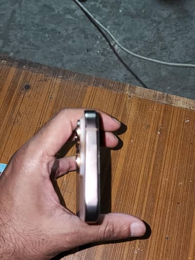 Apple iPhone 16 Pro