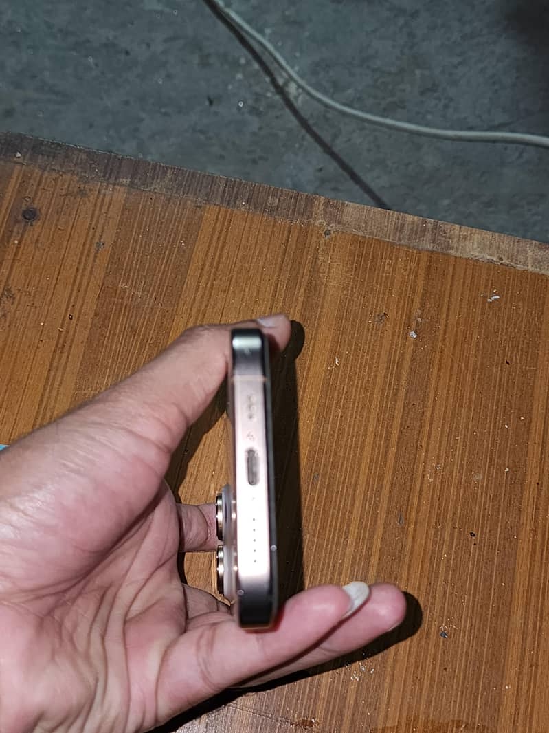 Apple iPhone 16 Pro 2