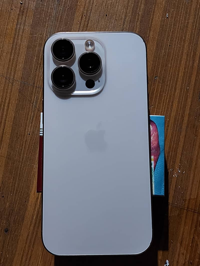 Apple iPhone 16 Pro 4