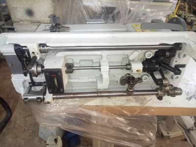 Hi I'm selling Highlead sewing machine made from japan