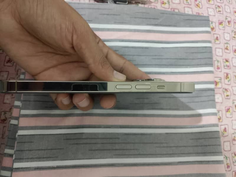 Apple iPhone 14 Pro 2