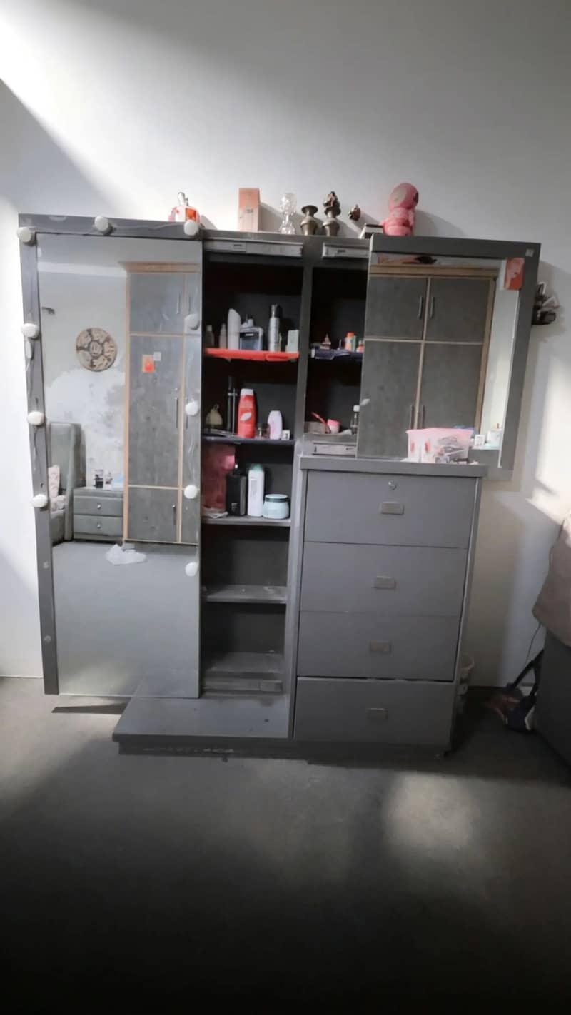 Dressing table 1
