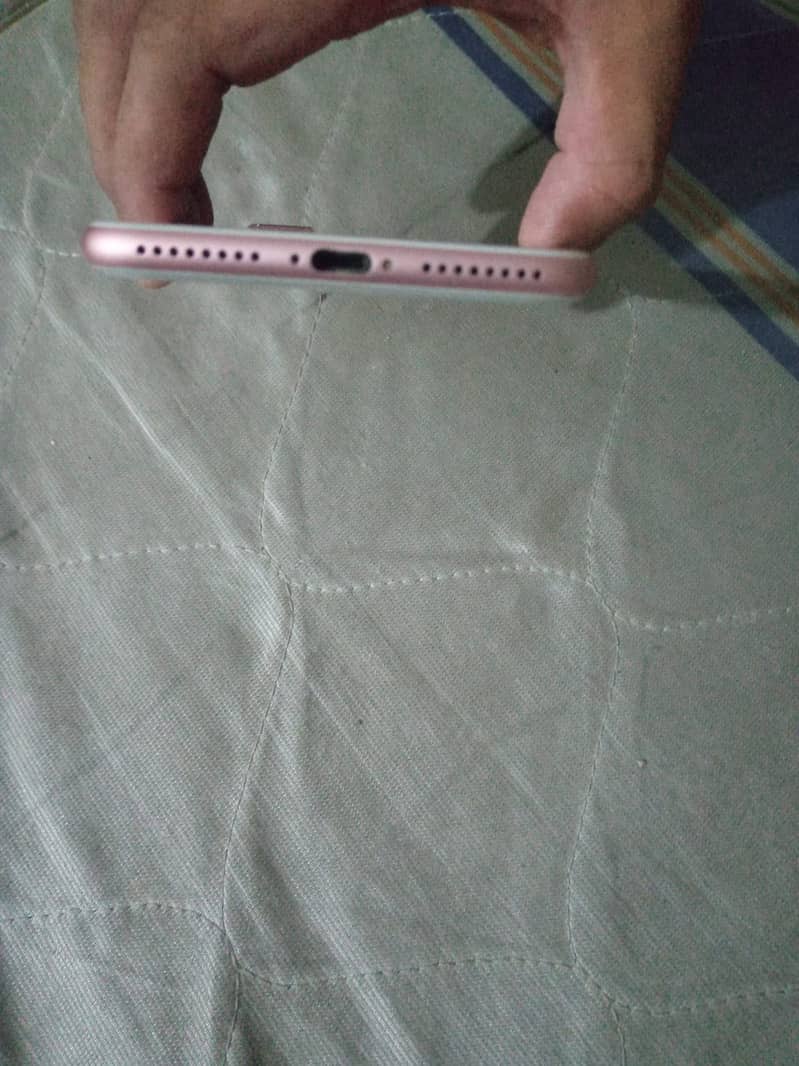 Apple iPhone 7 Plus 0