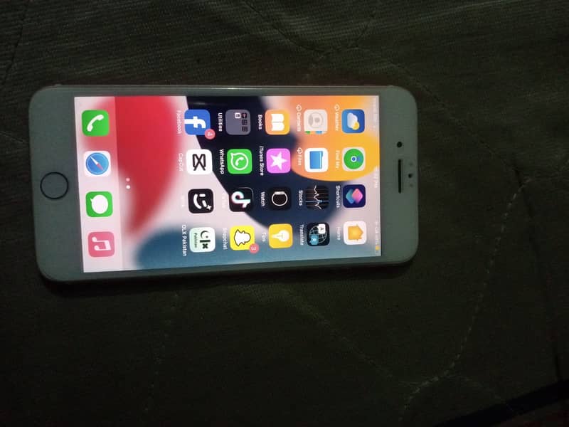 Apple iPhone 7 Plus 1