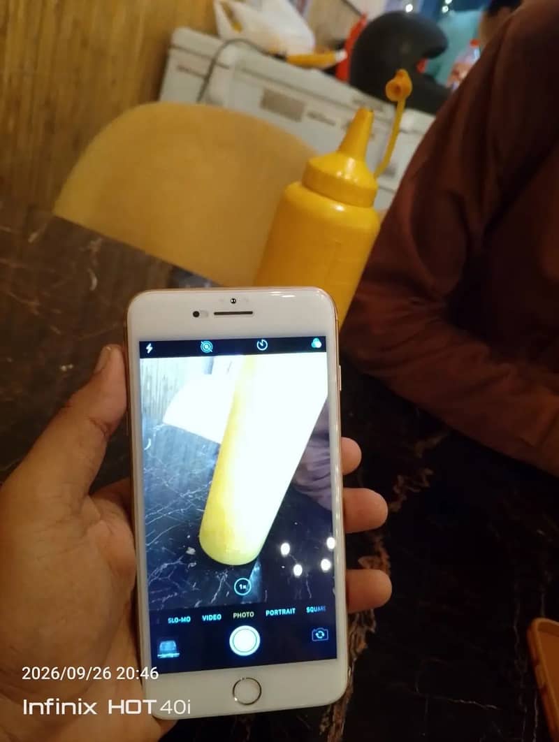 Apple iPhone 8 Plus 3