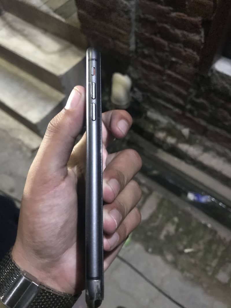 Apple iPhone 11 3