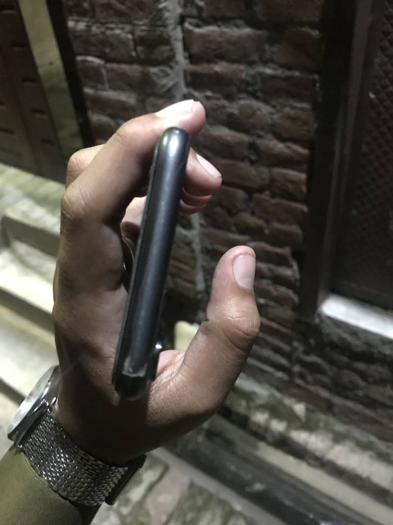 Apple iPhone 11 4