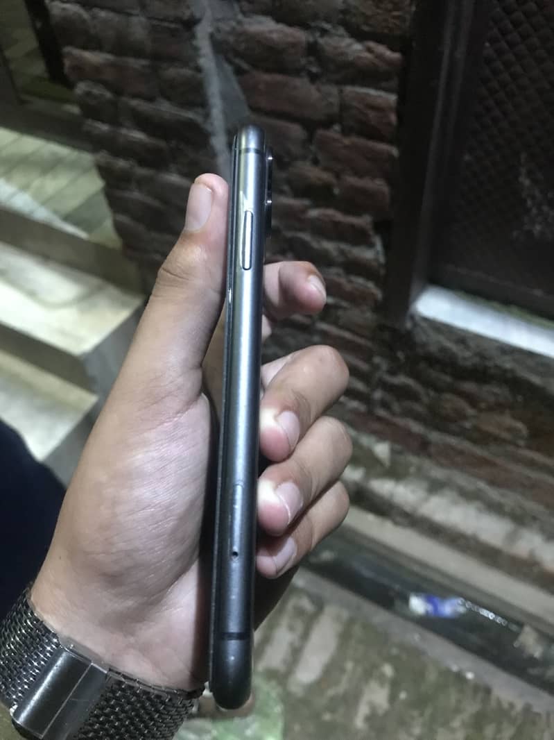 Apple iPhone 11 7