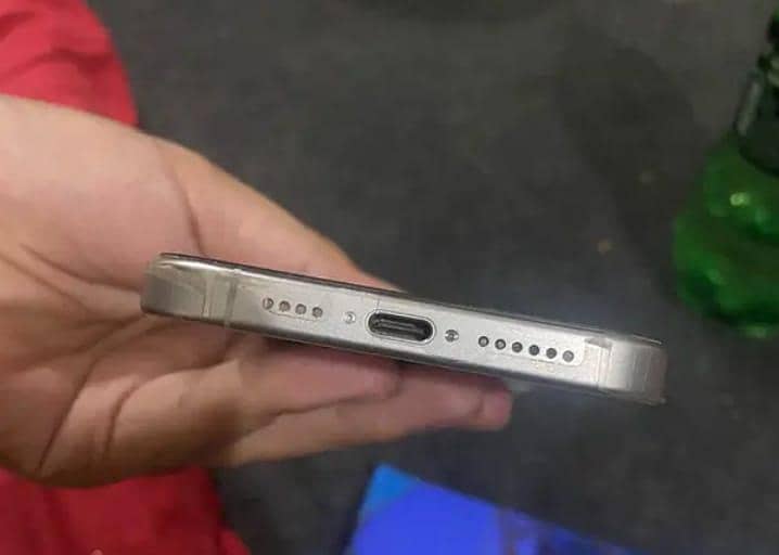 Apple iPhone 15 Pro Max 2