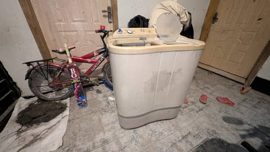 HAIER TWIN TUB WASHING MACHINE