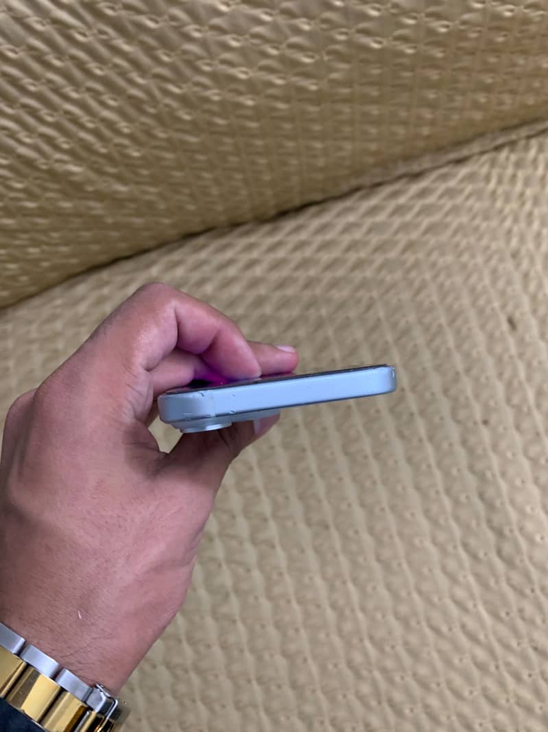 Apple iPhone 15 4