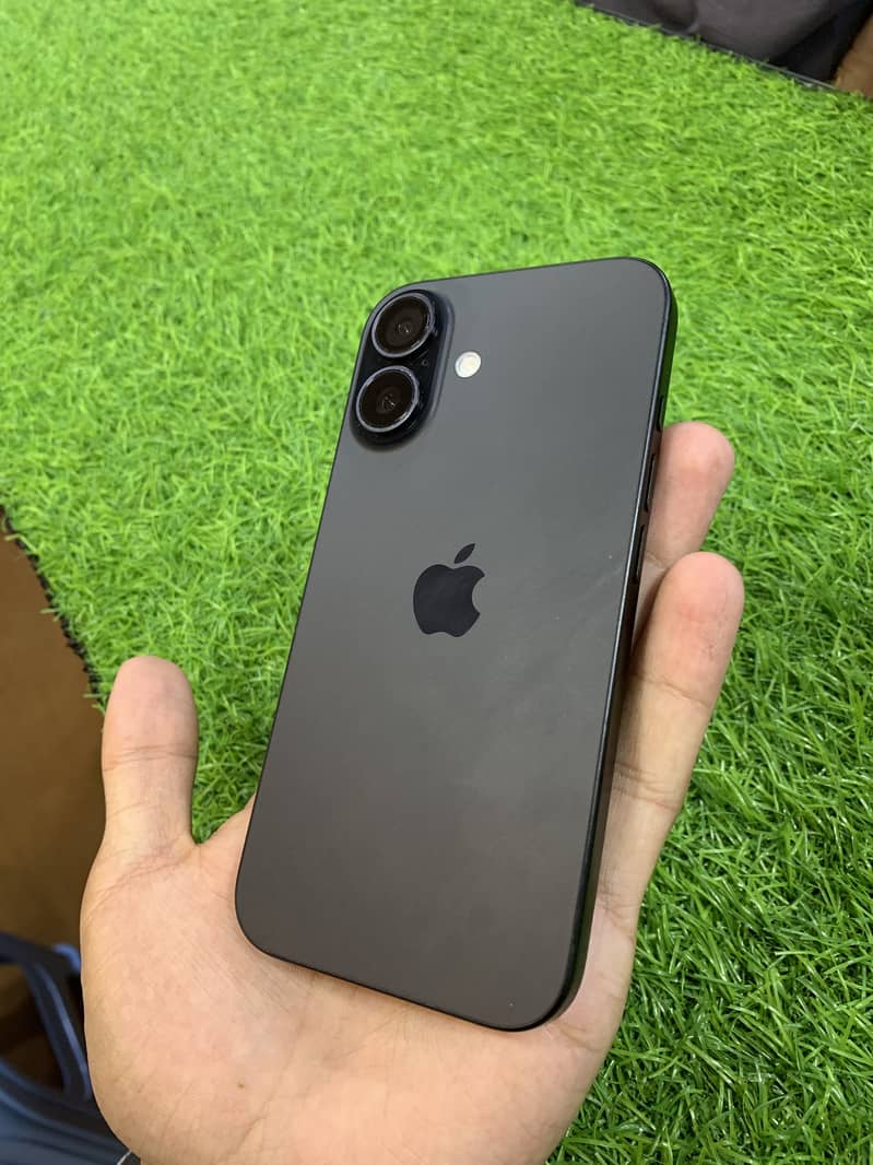 Apple iPhone 16 1