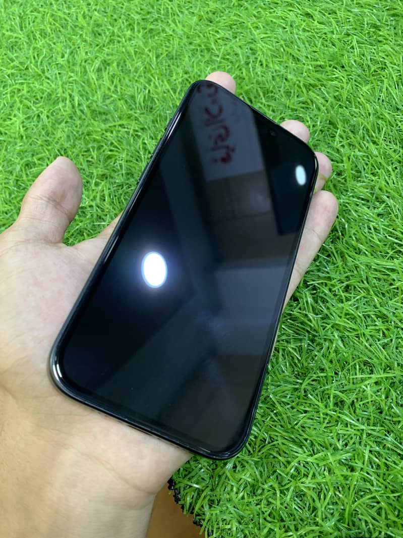 Apple iPhone 16 2