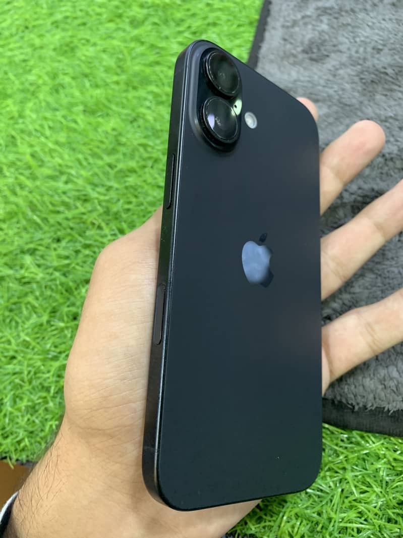 Apple iPhone 16 3