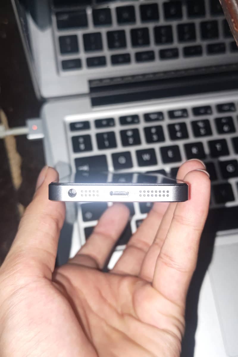 Apple iPhone 5s 4