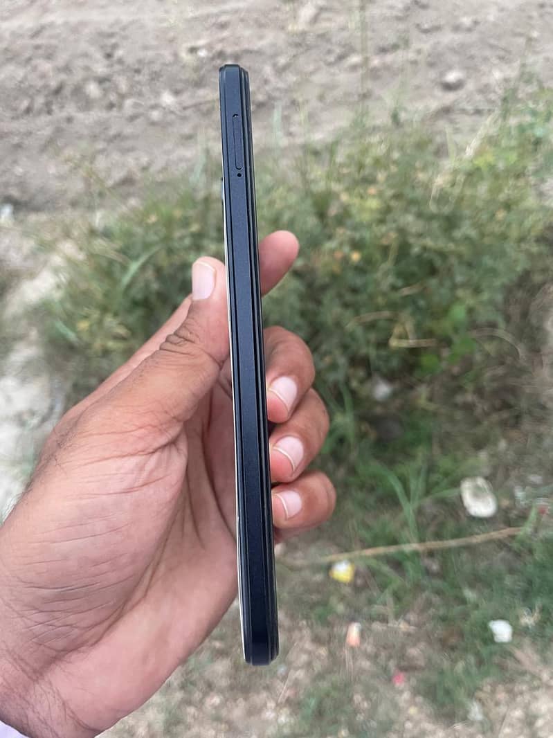 Infinix 6gb/128gb 4